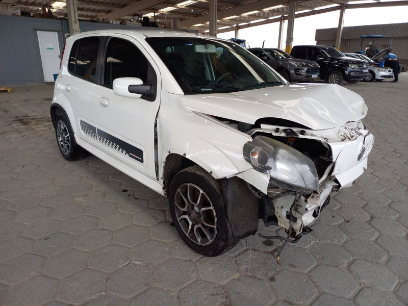 Fiat Uno 2013 em leilão