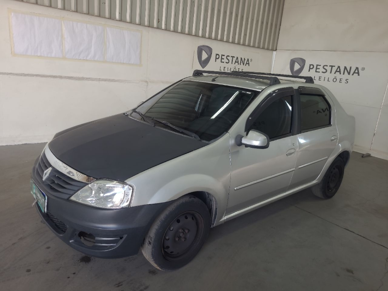 Renault Logan 2013 em leilão