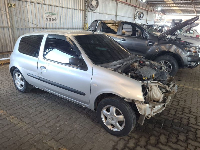 Renault Clio 2009 em leilão
