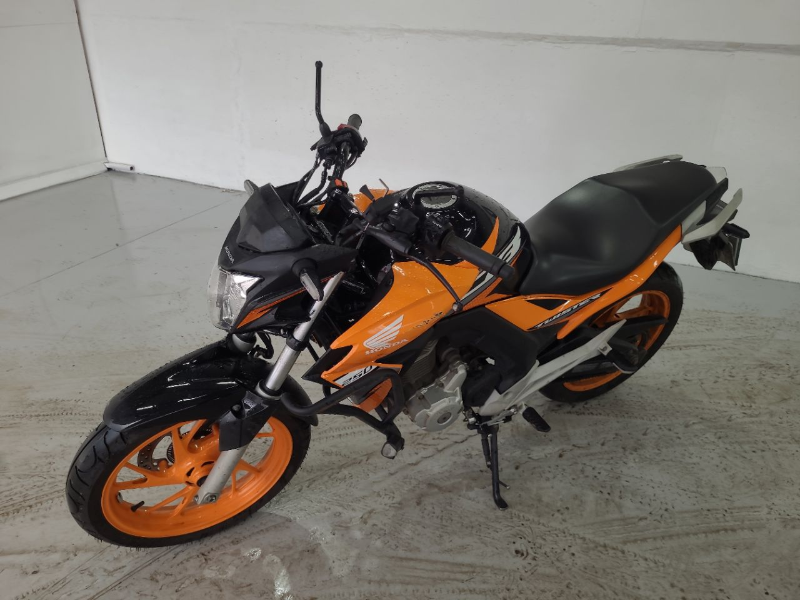 Honda CB 2019 em leilão
