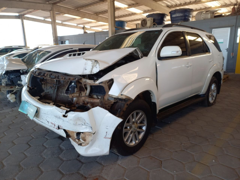 Toyota Hilux 2014 em leilão