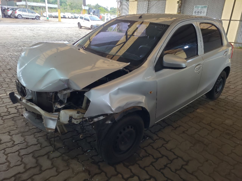 Toyota Etios 2014 em leilão