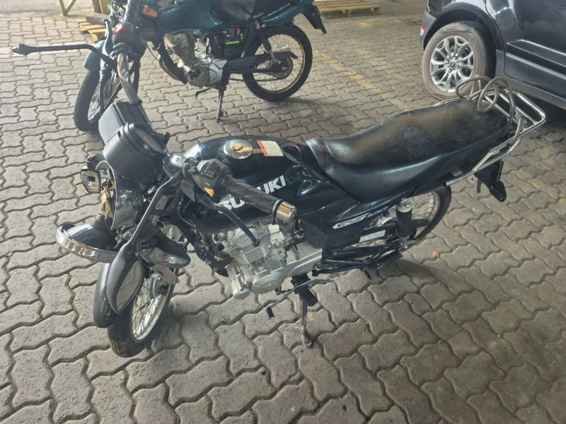 Suzuki GS 2017 em leilão