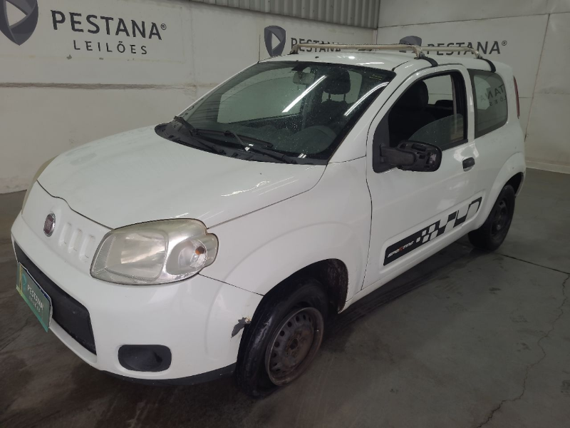 Fiat Uno 2015 em leilão