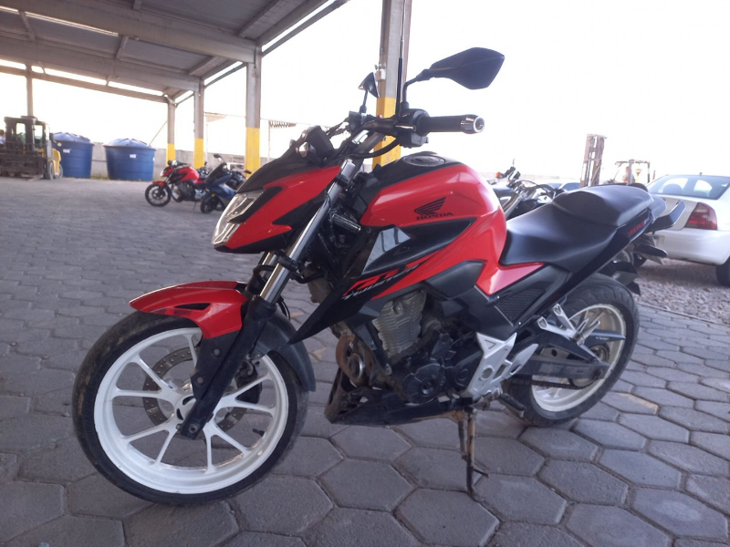 Honda CB 2023 em leilão