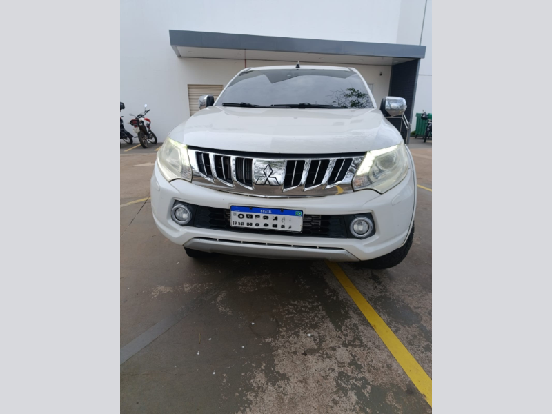 Mitsubishi Triton 2018 em leilão — MT
