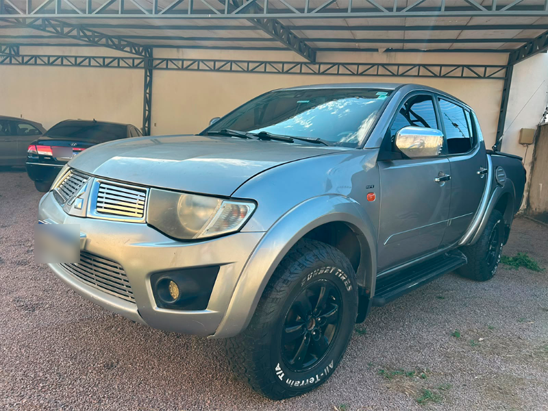 Mitsubishi L200 2012 em leilão — MT