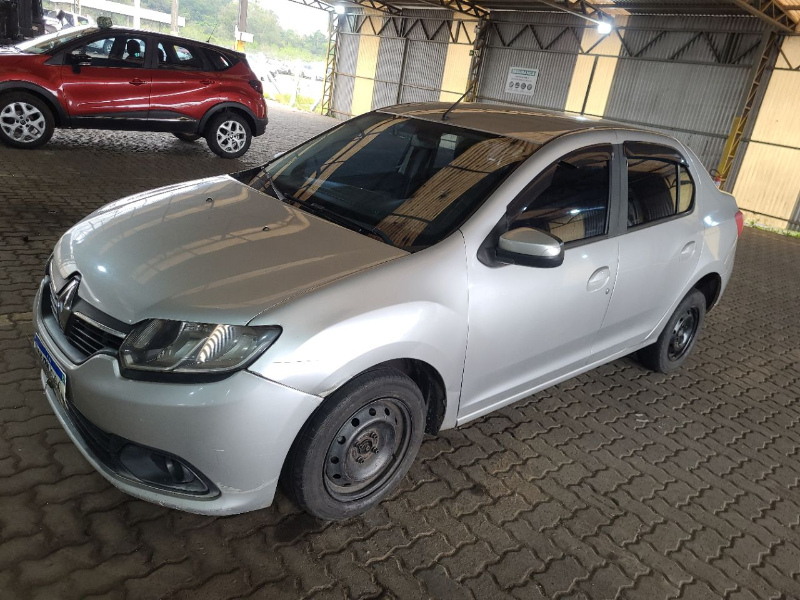 Renault Logan 2015 em leilão