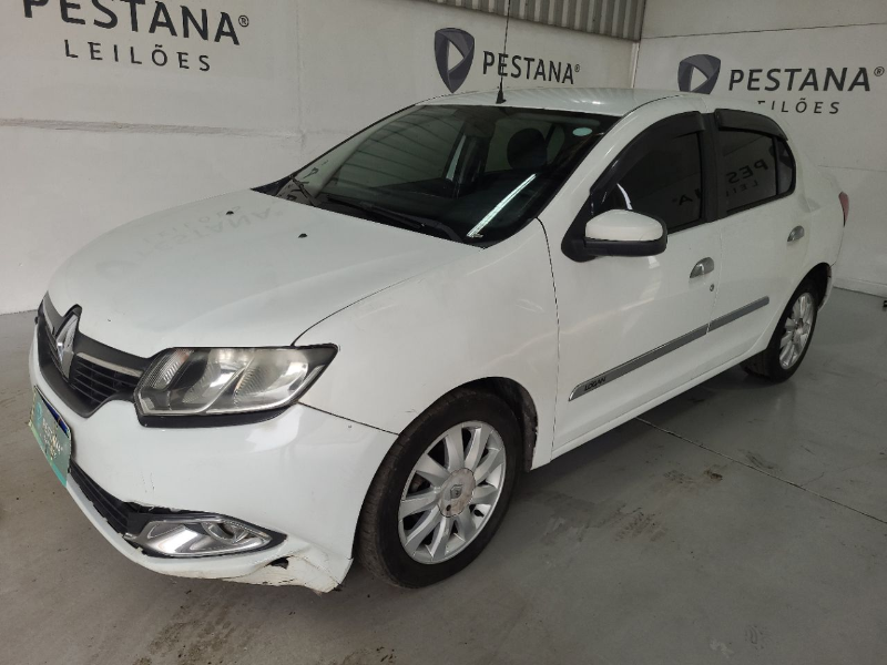 Renault Logan 2015 em leilão