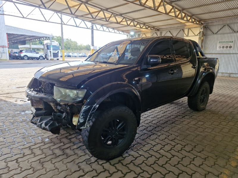 Mitsubishi L200 2016 em leilão — RS