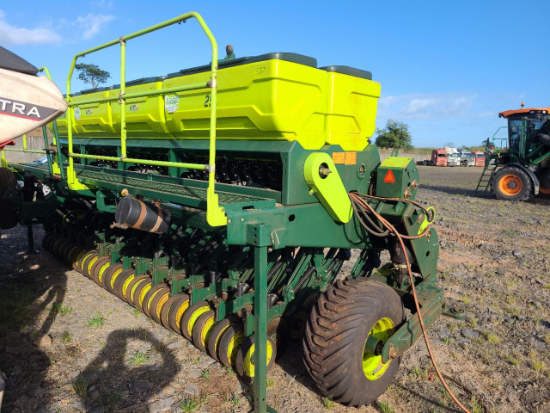 EQP7992 - SEMEADORA TG CAMPEIRA 29 L KF - 29 LINHAS PARA TRIGO, Modelo CAMPEIRA 29L – DOSSIÊ 17.01.033.0004079950/25 – OPERAÇÃO 0117300309784010308