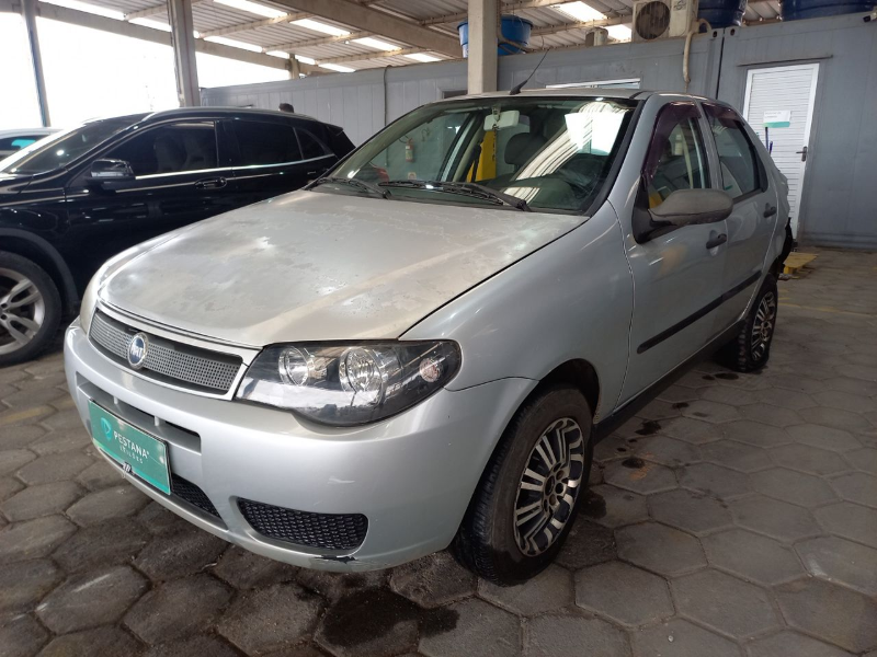 Fiat Siena 2005 em leilão