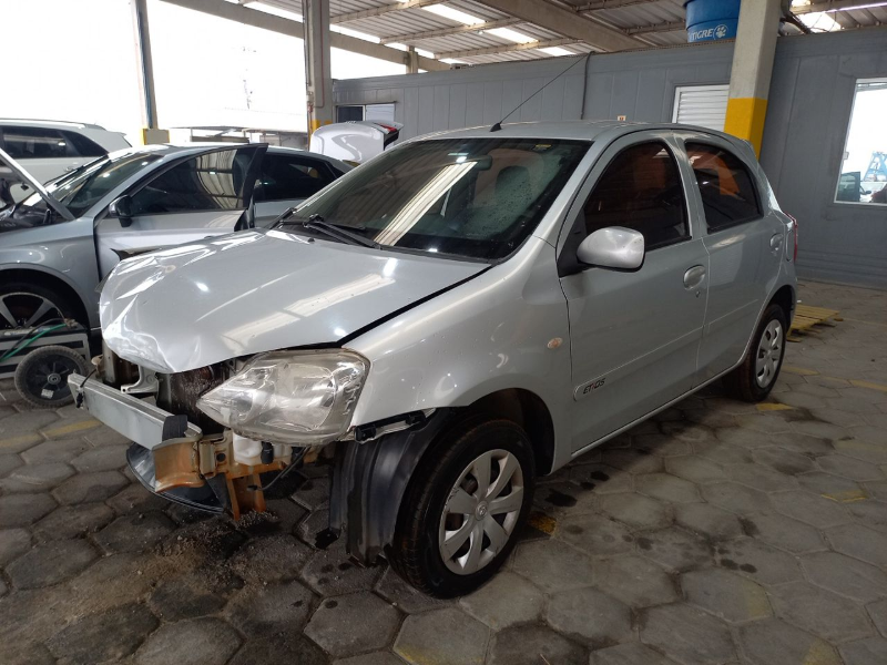 Toyota Etios 2013 em leilão — SC