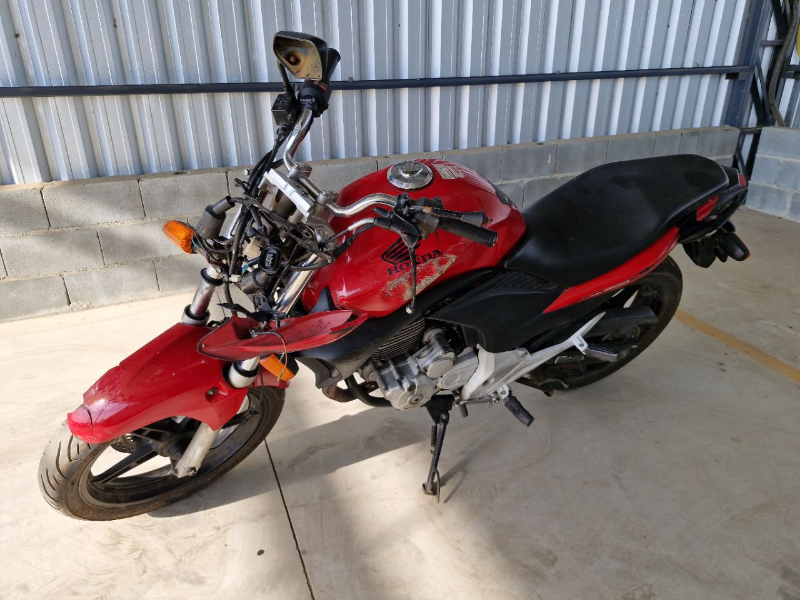 Honda CB 2010 em leilão