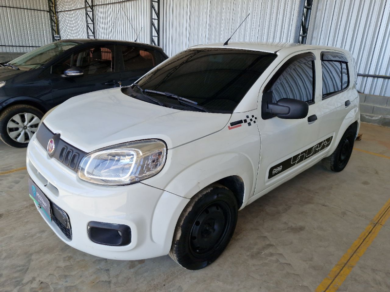 Fiat Uno 2016 em leilão