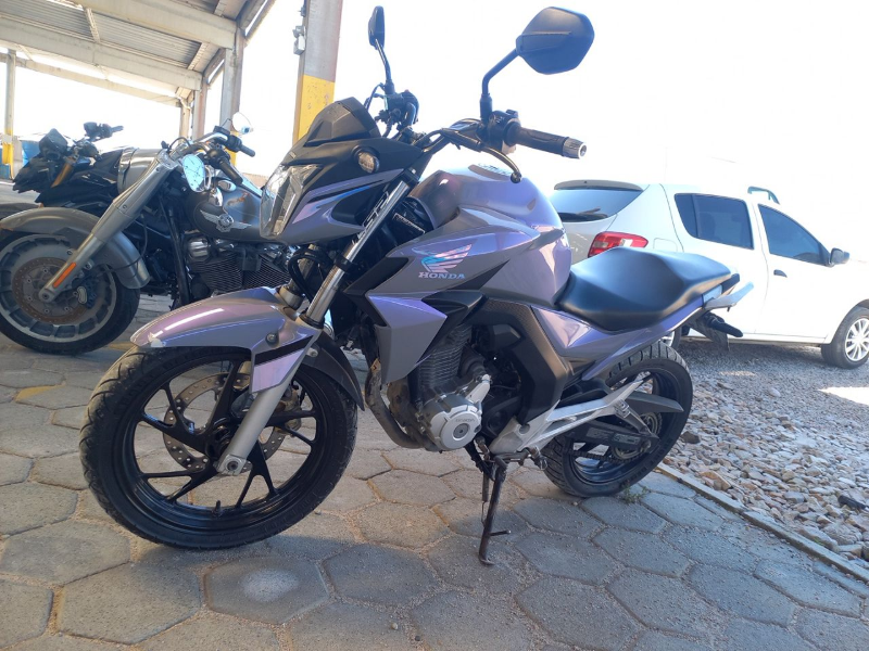 Honda CB 2021 em leilão