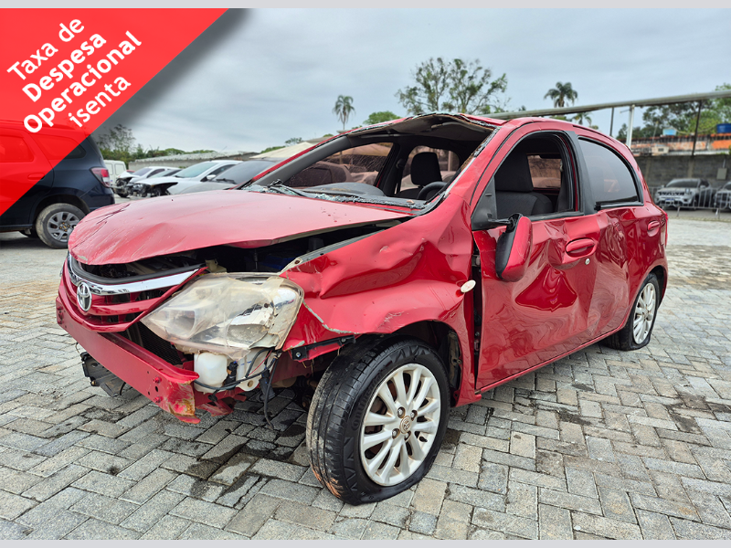 Toyota Etios 2013 em leilão