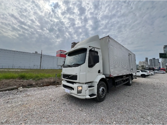 Volvo VM 220 4X2R 2013 2013 Diesel