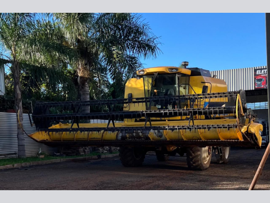 Colheitadeira New Holland TC5090 e Plataforma 25F 2018