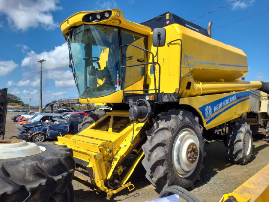 Colheitadeira, marca New Holland, modelo TX5.90, série 58XRS500503, chassi HCCYTX59KPCL13318